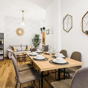 https://macarena-seville.es-andalucia.com